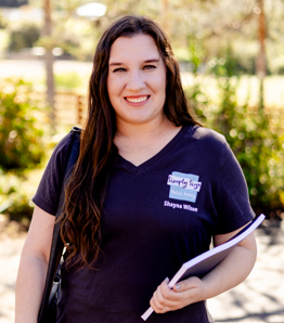 Shayna Wilson, owner of Simply Sign Mobile Notary. Shayna has her notary bag on her shoulder and is holding a notary journal where she track all of the different notarizations she completes.