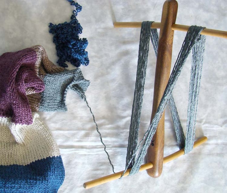 unraveling knitting onto a niddy noddy