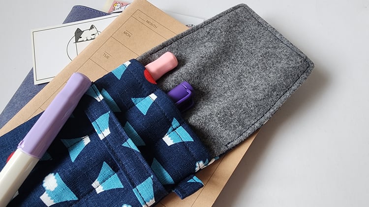 Single pen sleeve, crafted from premium quality textile. This pen sleeve is the perfect way to carry your favourite pen in style.