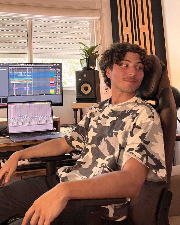 Music Production lessons with Niza. Learn from an artists & songwriter himself. Produce your own songs!