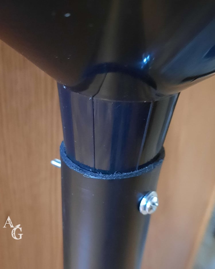 Automatic chicken treat feeder assembly