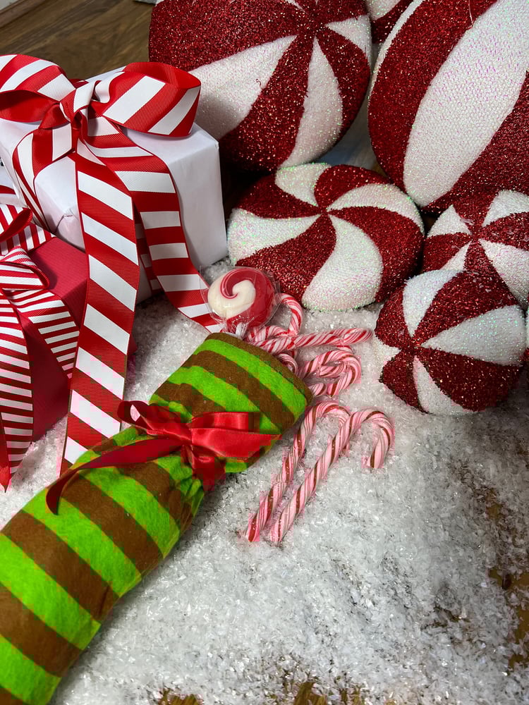 candy cane elf on the shelf