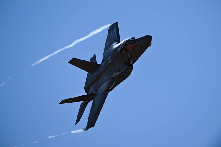 Best wallpaper and background, picture, video, news, Military, Aircraft, Jet Aircraft, Jet Fighter, F-14 Tomcat, F-15 Strike Eagle, F/A-18 Super Hornet, C-130 Hercules, Airborne, F-22 Raptor, AWACS, Military picture, Military video, Aviation, Boeing, Airb