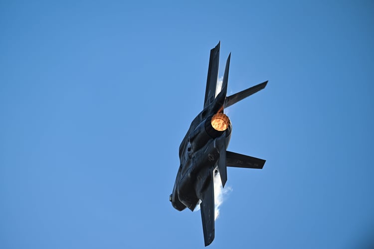 Best wallpaper and background, picture, video, news, Military, Aircraft, Jet Aircraft, Jet Fighter, F-14 Tomcat, F-15 Strike Eagle, F/A-18 Super Hornet, C-130 Hercules, Airborne, F-22 Raptor, AWACS, Military picture, Military video, Aviation, Boeing, Airb