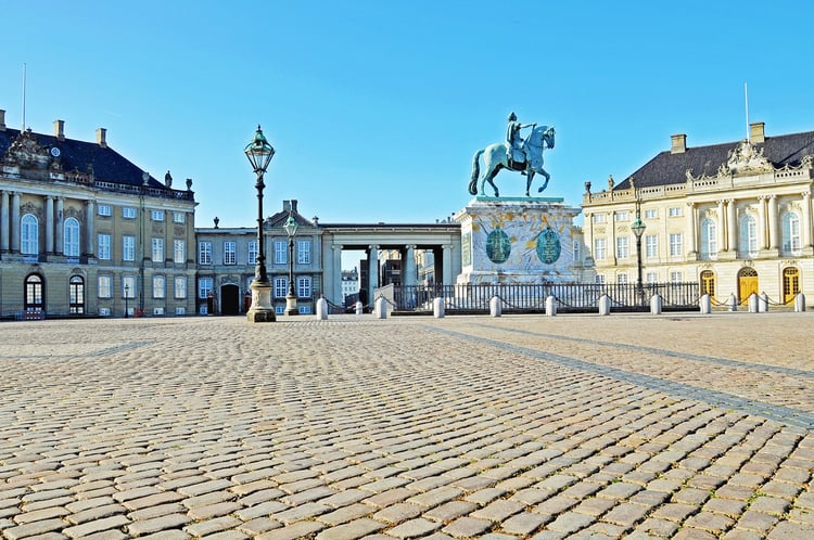 Copenhagen Amalienborg Palace Audio Guide - Denmark 1