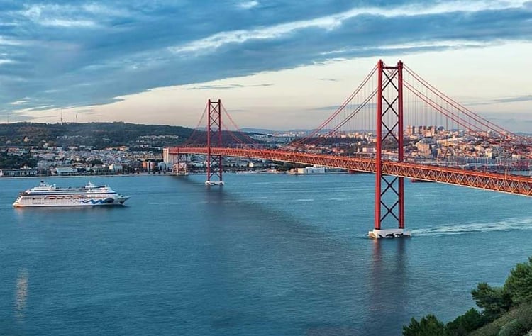 Lisbon 25 de Abril Bridge Audio Guide - Portugal 2
