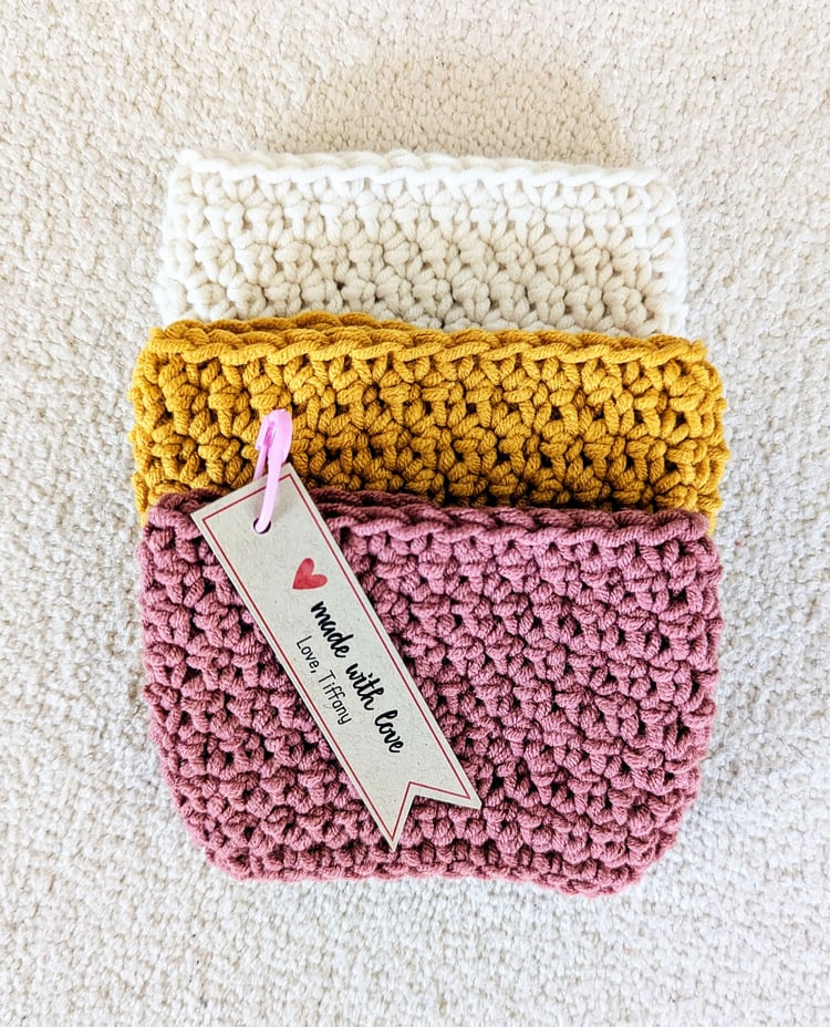 Easy Cup Cozy Crochet Pattern with gift tags