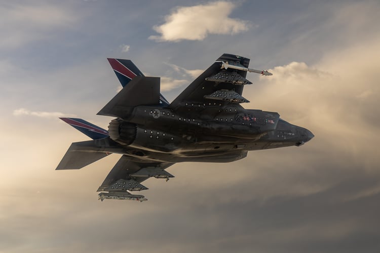 Best wallpaper and background, picture, video, news, Military, Aircraft, Jet Aircraft, Jet Fighter, F-14 Tomcat, F-15 Strike Eagle, F/A-18 Super Hornet, C-130 Hercules, Airborne, F-22 Raptor, AWACS, Military picture, Military video, Aviation, Boeing, Airb