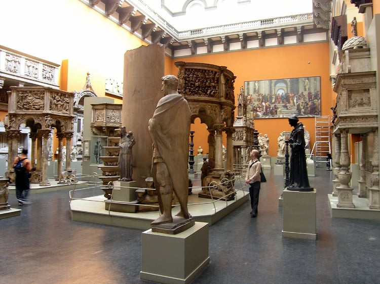 London Victoria and Albert Museum Audio Guide - UK 2