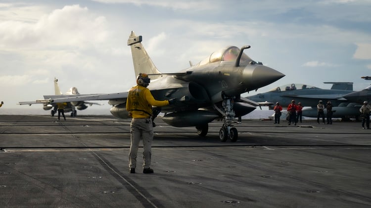 Best wallpaper and background, picture, video, news, Military, Aircraft, Jet Aircraft, Jet Fighter, F-14 Tomcat, F-15 Strike Eagle, F/A-18 Super Hornet, C-130 Hercules, Airborne, F-22 Raptor, AWACS, Military picture, Military video, Aviation, Boeing, Airb