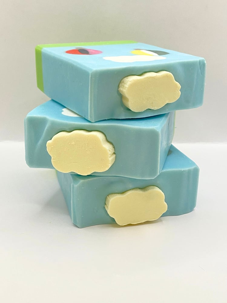 Hot Air Ballooning handmade artisan soap depicts a ballooning scene