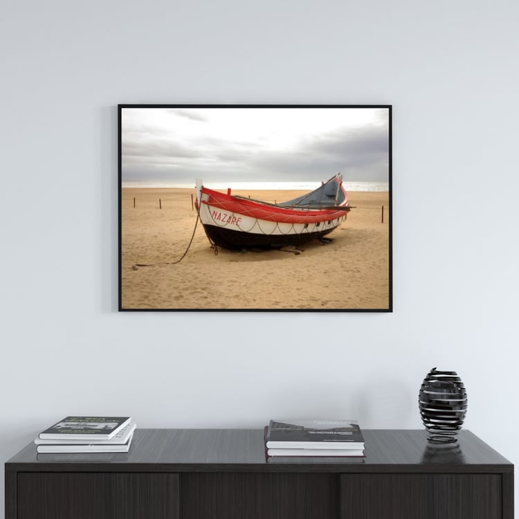 Bateau de pêche traditionnel sur la plage - Nazaré, Portugal
