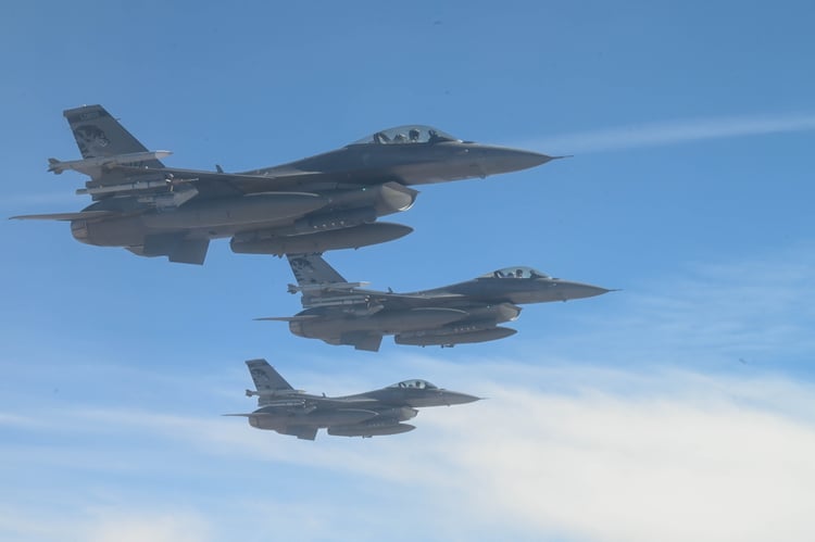 Best wallpaper and background, picture, video, news, Military, Aircraft, Jet Aircraft, Jet Fighter, F-14 Tomcat, F-15 Strike Eagle, F/A-18 Super Hornet, C-130 Hercules, Airborne, F-22 Raptor, AWACS, Military picture, Military video, Aviation, Boeing, Airb