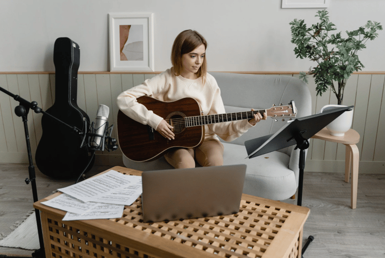 Learning To Play Guitar Online