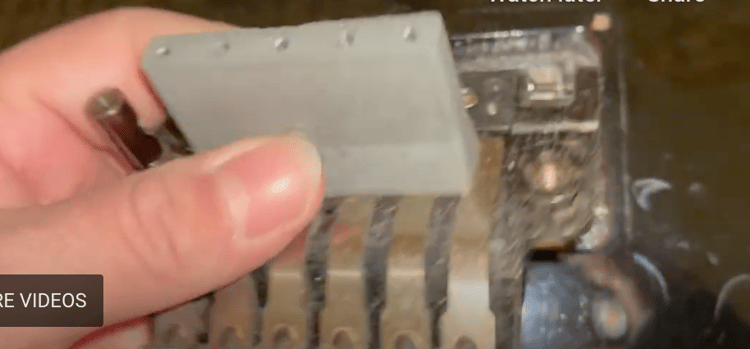 Tremolo bridge for an electric guitar