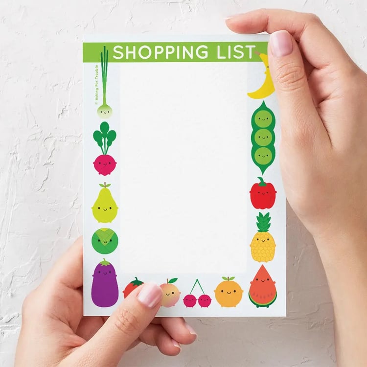 Kawaii magnetic shopping list pad – cute illustrated notepad with pastel design and fridge magnet backing for groceries and to-dos.