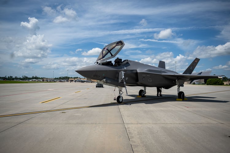 Best wallpaper and background, picture, video, news, Military, Aircraft, Jet Aircraft, Jet Fighter, F-14 Tomcat, F-15 Strike Eagle, F/A-18 Super Hornet, C-130 Hercules, Airborne, F-22 Raptor, AWACS, Military picture, Military video, Aviation, Boeing, Airb
