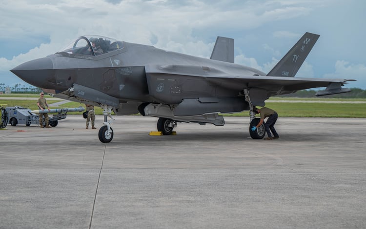 Best wallpaper and background, picture, video, news, Military, Aircraft, Jet Aircraft, Jet Fighter, F-14 Tomcat, F-15 Strike Eagle, F/A-18 Super Hornet, C-130 Hercules, Airborne, F-22 Raptor, AWACS, Military picture, Military video, Aviation, Boeing, Airb