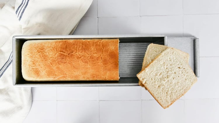 USA Pan Pullman Soft Loaf Pan with Cover, Large
