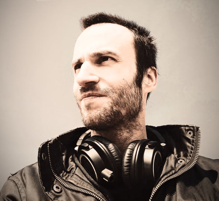 Mister Pluck - Artist Dance