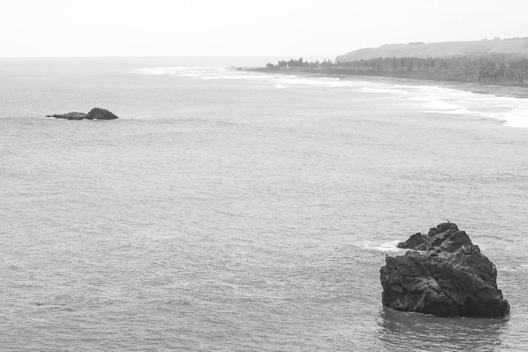 minimalist ocean photo, black and white seascape, modern coastal art, ocean coastline print, monochrome beach decor, fine art photography download, simple seascape wall art, tranquil ocean photo, modern black and white decor, minimalist coastal wall print