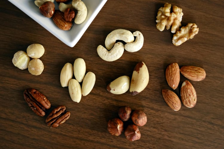 Almonds, walnuts, and pistachios, healthy nuts to lower blood sugar and support diabetes-friendly snacks