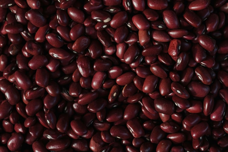 Kidney beans and lentils, high-fiber foods to stabilize blood sugar and support diabetes-friendly meals.