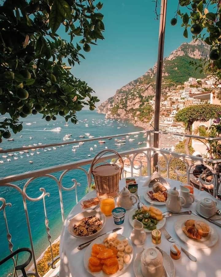 Pinterest Pic of meal in Positano