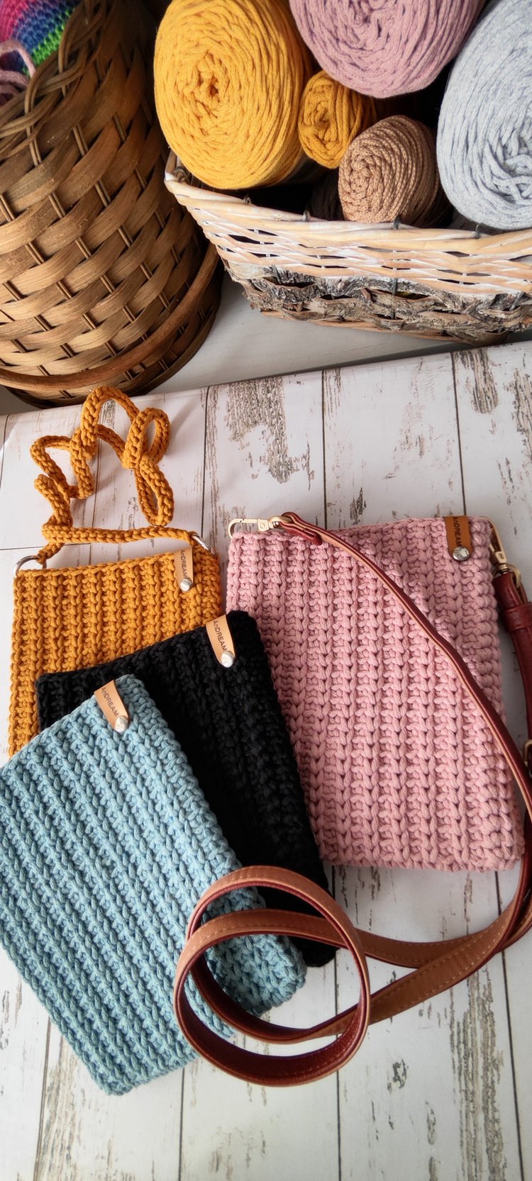 Minimalist crochet crossbody bag made with cotton rope yarn, side view showing knit-purl texture and leather strap