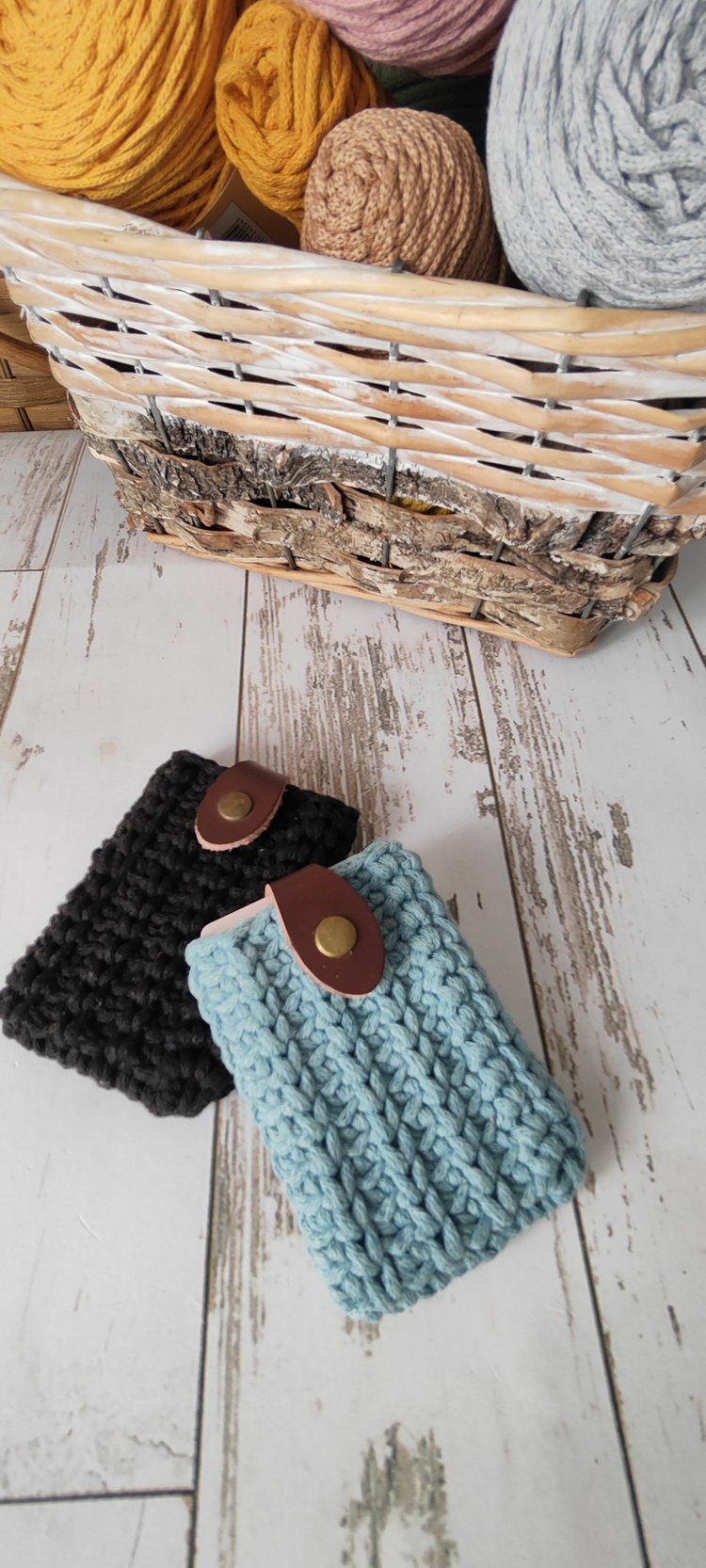 Close-up detail of knit-purl stitch pattern on a rope-yarn crochet bag, highlighting high texture and handmade quality