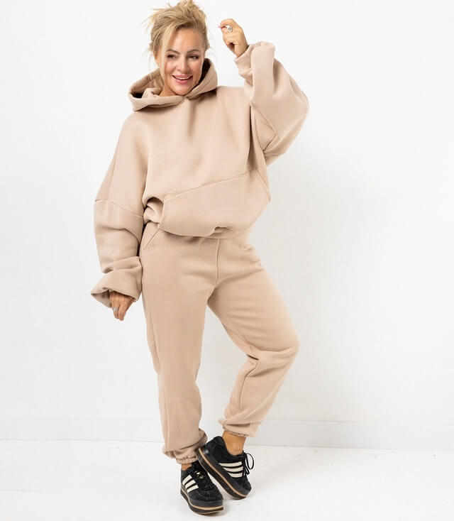 Damen Jogginganzug in Beige im oversized Look
