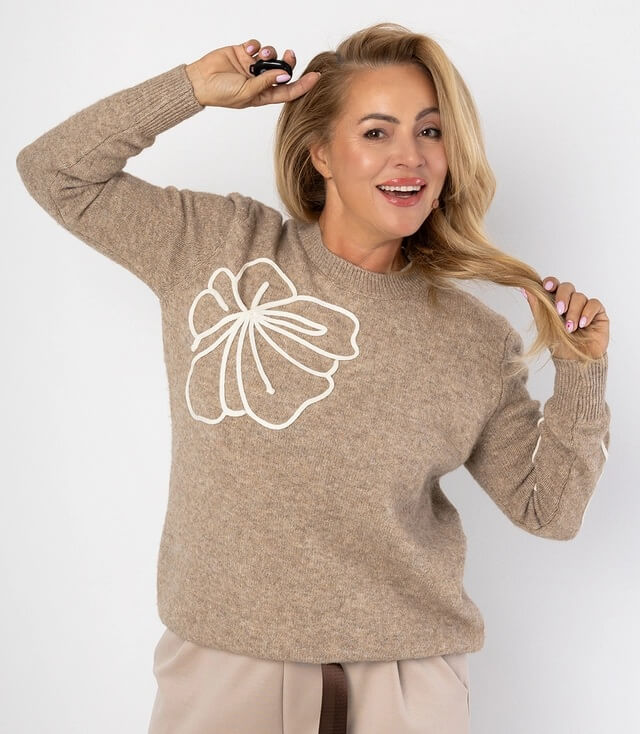 Damenpullover in Beige mit floralem Design, lässig und extrawarm für den Alltag.