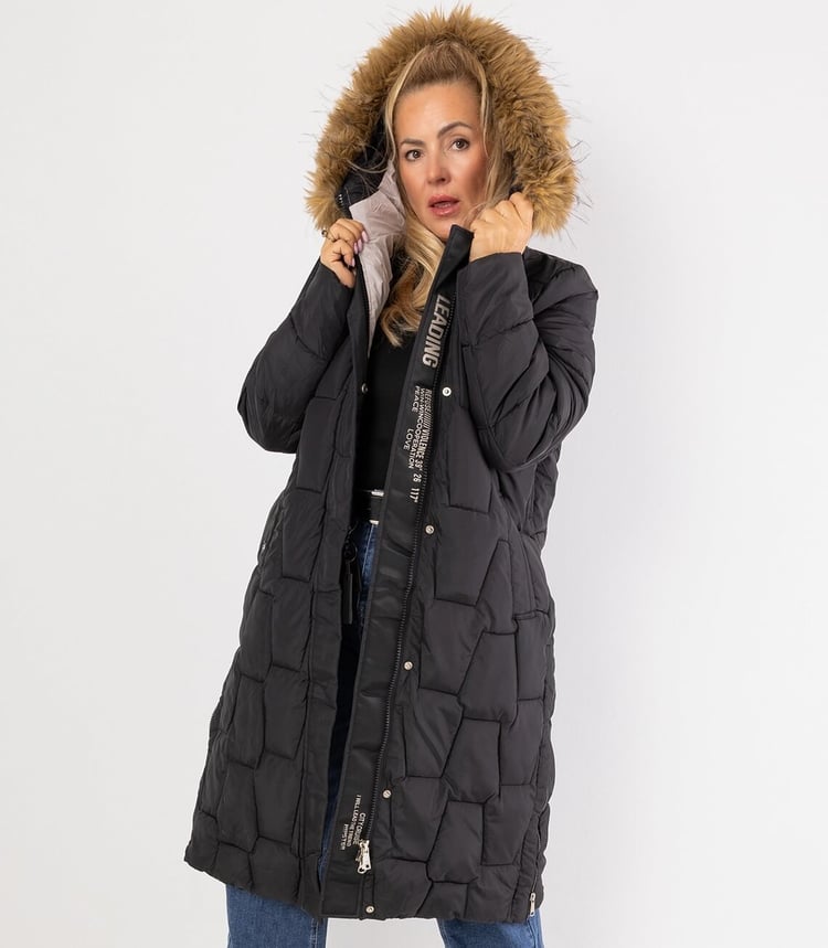 Damen Langer Wintermantel in Schwarz mit abnehmbarer Fellkapuze und gesteppter Optik.