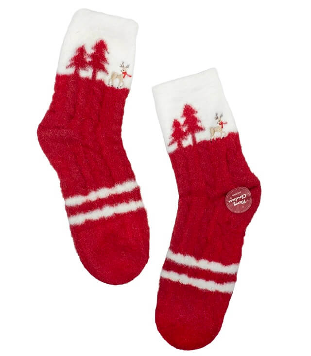 Rote Weihnachtsstrumpf-Socken mit weißen Baum- und Rentier-Motiven für festliche Gemütlichkeit.