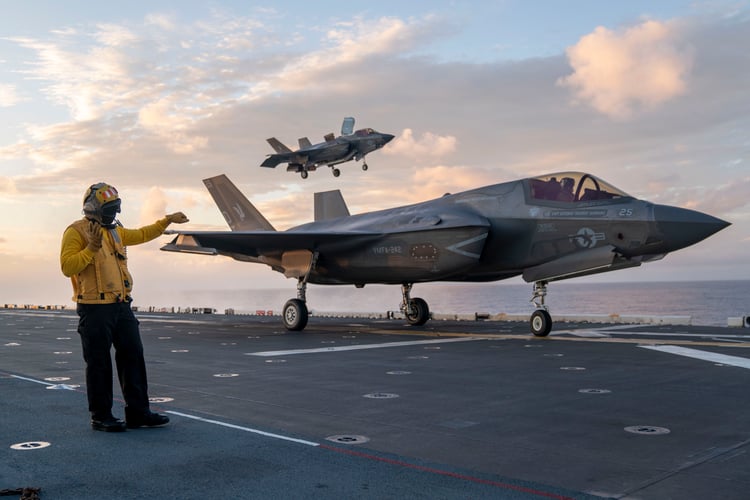 Best wallpaper and background, picture, video, news, Military, Aircraft, Jet Aircraft, Jet Fighter, F-14 Tomcat, F-15 Strike Eagle, F/A-18 Super Hornet, C-130 Hercules, Airborne, F-22 Raptor, AWACS, Military picture, Military video, Aviation, Boeing, Airb