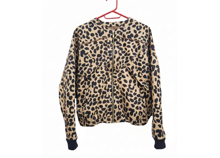 chaqueta, manga, larga, estampado, leopardo, gancho, rojo, patrón, costura, digital