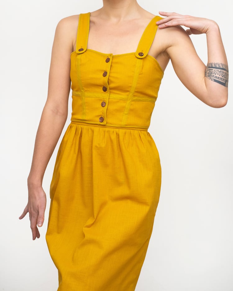 corset, falda, amarillo, botones, nácar, tirante