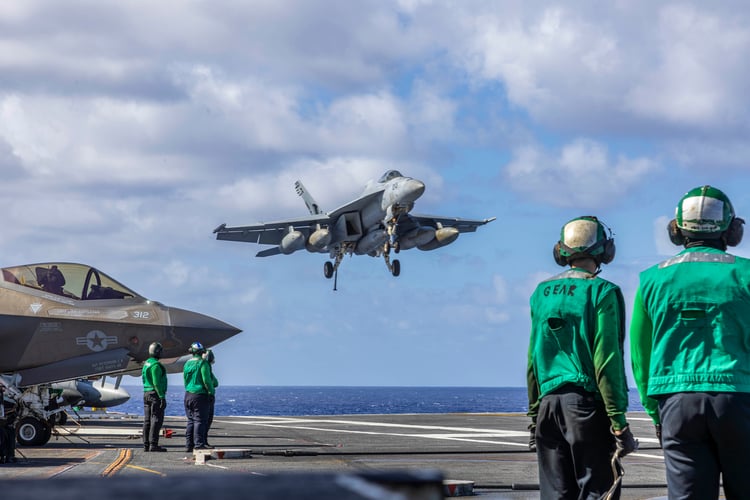 Best wallpaper and background, picture, video, news, Military, Aircraft, Jet Aircraft, Jet Fighter, F-14 Tomcat, F-15 Strike Eagle, F/A-18 Super Hornet, C-130 Hercules, Airborne, F-22 Raptor, AWACS, Military picture, Military video, Aviation, Boeing, Airb