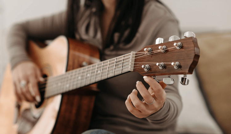 Tuning an acoustic guitar