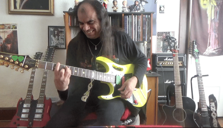 Dwayne Jenkins of DwaynesGuitarLessons.com