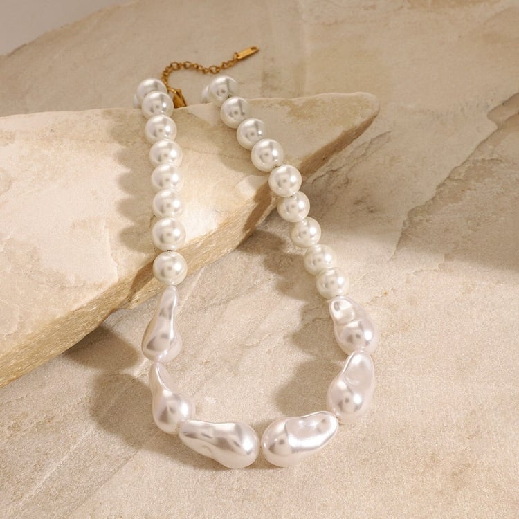 18K gold irregular pearl beaded necklace with modern elegant design