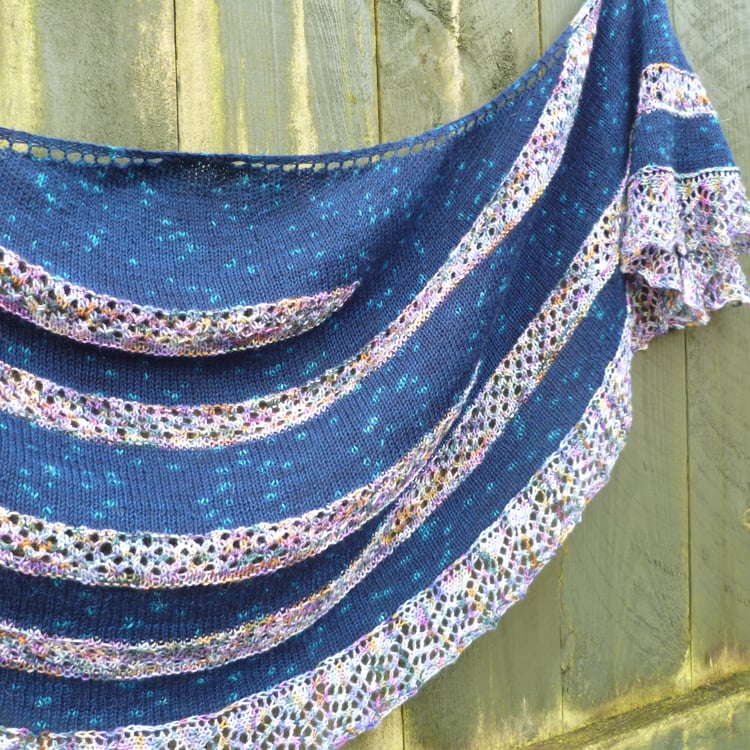 Australis shawl knitting pattern. Hand knitting. Best for 2 skeins. Good to use with variegated or hand painted yarns. Designer - Su Sayer