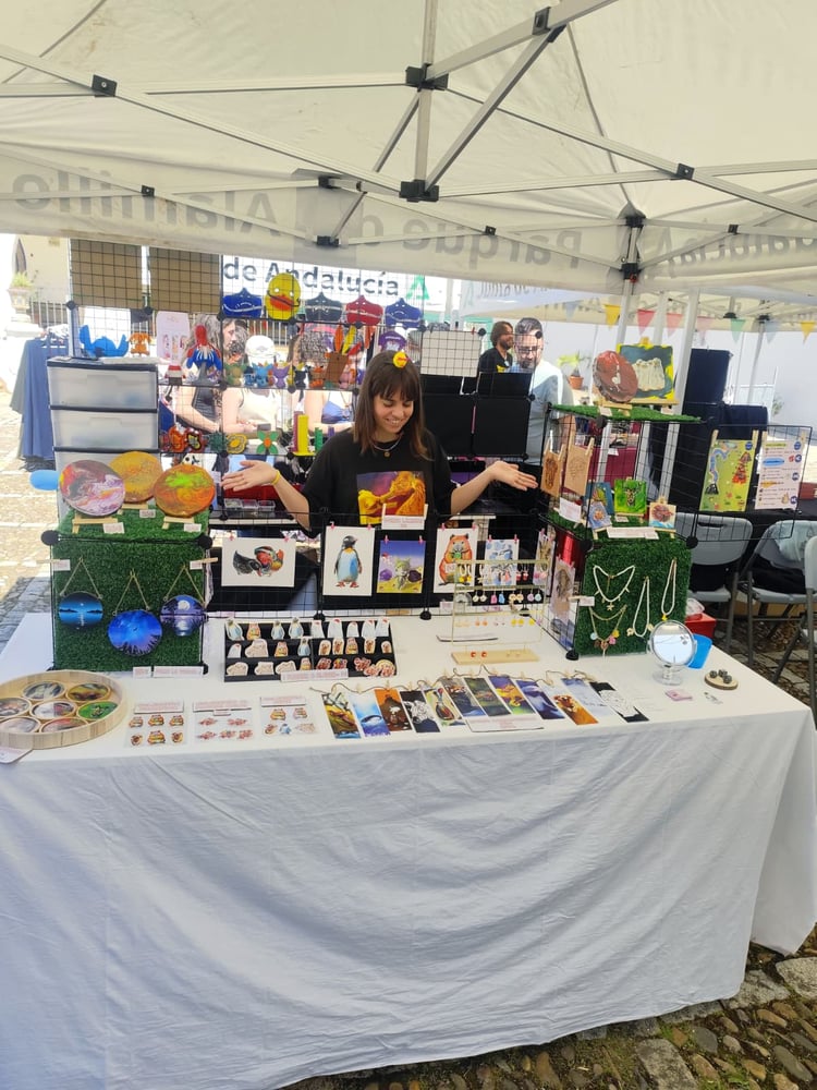 Exponiendo mis productos de arte en el Alamillo (Sevilla)