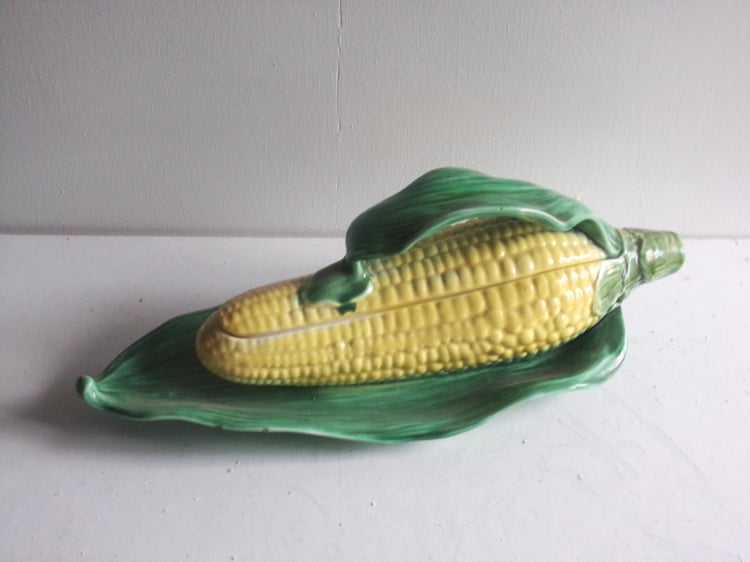 darreguemines French tureen in the shape of corn cob, in yellow and green
