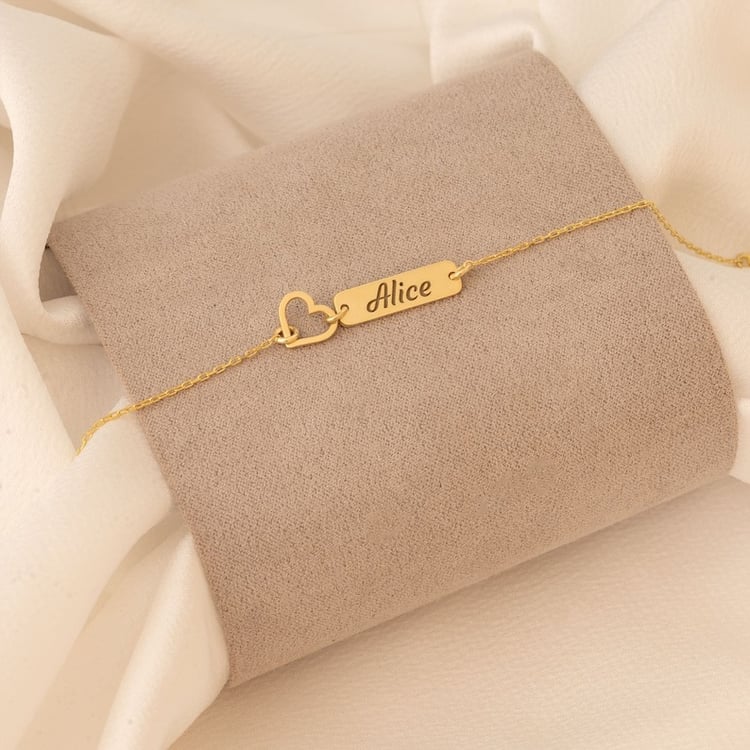 Custom name bracelet with heart charm in minimalist gold design