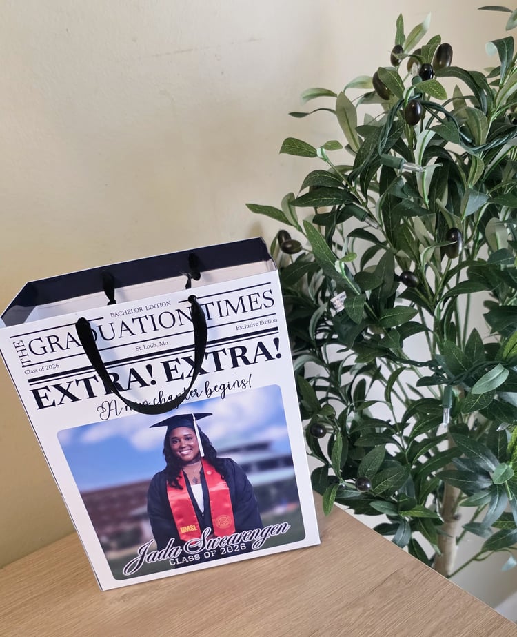 Celebrate your graduate in a way that stands out with this personalized graduation keepsake gift bag with photo 🎓✨  Designed in a bold newspaper-style theme, this custom graduation gift bag features your graduate’s name, photo, and class year—making it th