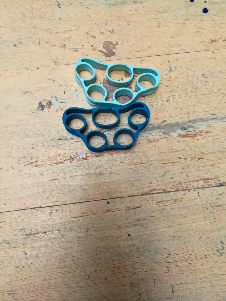 Stretching rubber for fingers