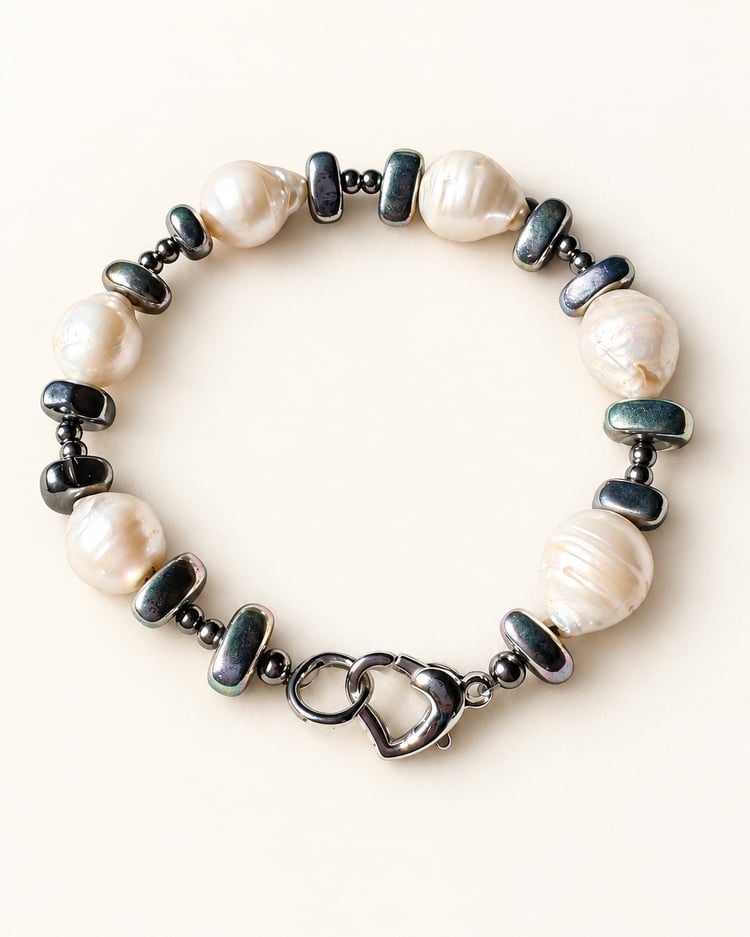 Bracciale con perle naturali e cuore in acciaio inossidabile