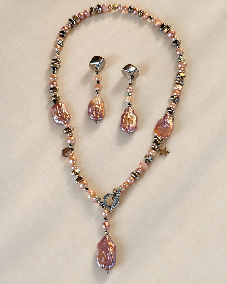 Set collana e orecchini con perle rosa d’acqua dolce e perle barocche naturali