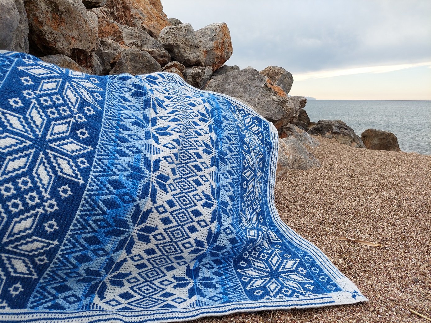 Glorious Christmas. Overlay mosaic crochet in rows pattern